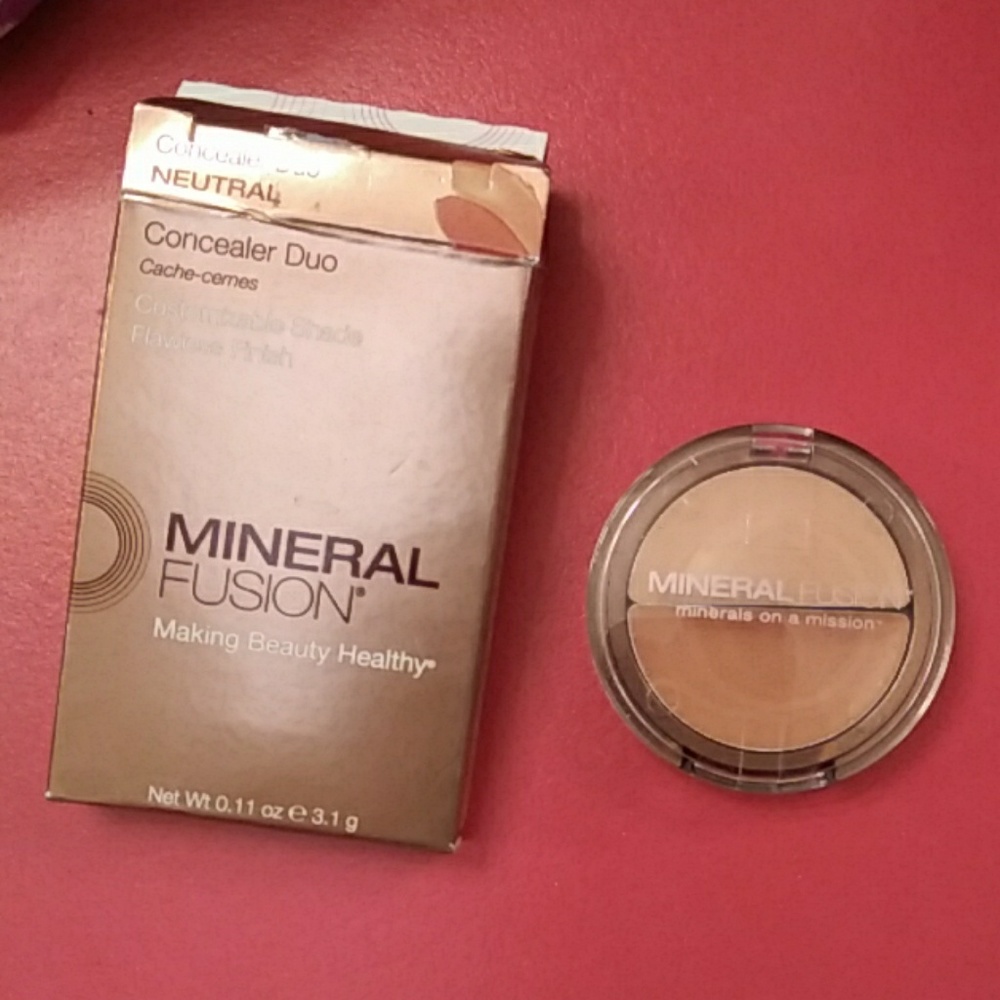 New in box Mineral Fusion Concealer Duo